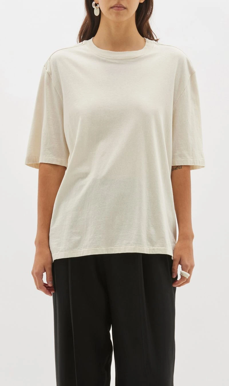 BASSIKE | Slouch Boyfriend T-Shirt - Salt 2 BASSIKE | Slouch Boyfriend T-Shirt - Salt - Image 2