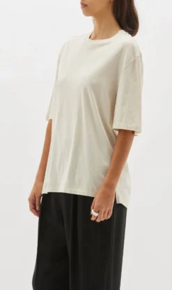 BASSIKE | Slouch Boyfriend T-Shirt - Salt 6 BASSIKE | Slouch Boyfriend T-Shirt - Salt -Clothing Shop 3 b3007eb0 8a34 4460 90f7 0ecb3f2eaf3e