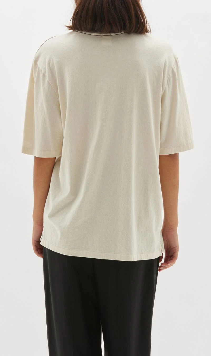 BASSIKE | Slouch Boyfriend T-Shirt - Salt 4 BASSIKE | Slouch Boyfriend T-Shirt - Salt - Image 4