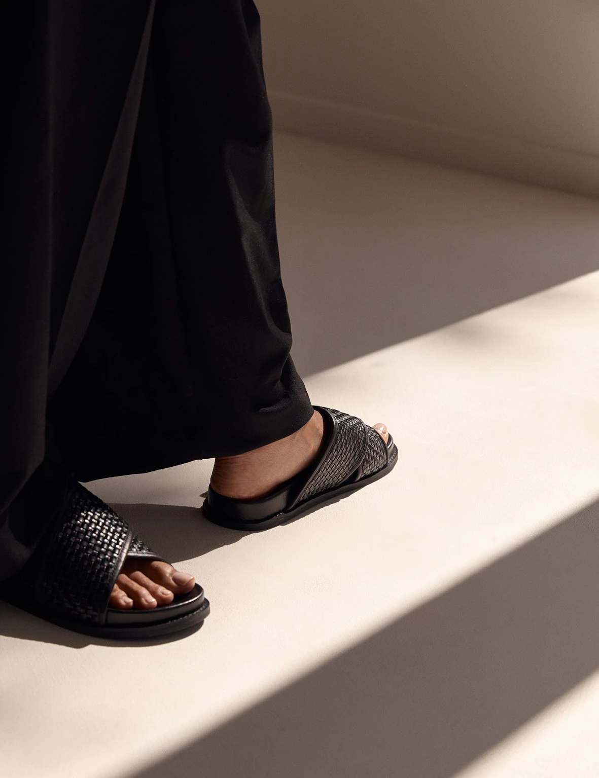 La Tribe | Woven Crossover Slide - Black 5 La Tribe | Woven Crossover Slide - Black - Image 5