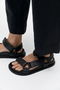 ST. AGNI | Padded Sportsu Sandal - Black 7 ST. AGNI | Padded Sportsu Sandal - Black -Clothing Shop p df2fc026 39a2 4f3a adc0 388012f2380f