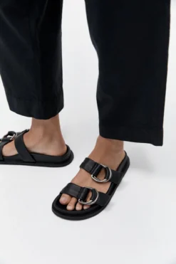 ST. AGNI | Ring Detail Slide - Black -Clothing Shop p f23ad6c5 5c8f 4a13 a935 cd5d5569d137