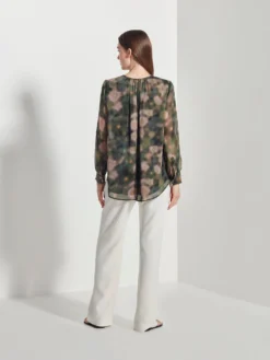 Juliette Hogan | Ara Blouse - Windflower -Clothing Shop w JH 23.01 AC Ara Blouse Windflower 479 03 2048x a7f02f28 87f3 4882 877c 8d6e597630e8